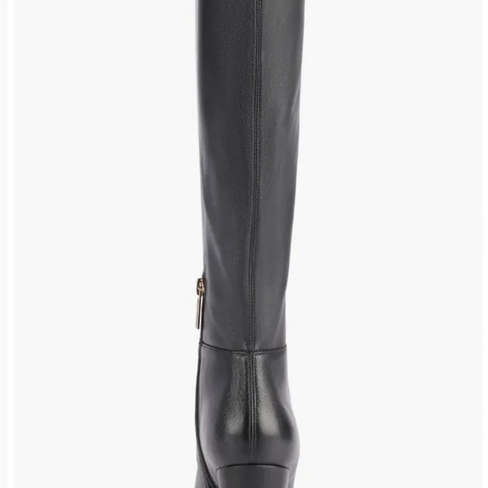 New KARL LAGERFELD PARIS Women's Vani Almond toe Heeled Boots 8